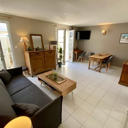 Chauveau - Entre Port Et *