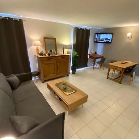 New T1 With Courtyard Between Port And Holiday home *